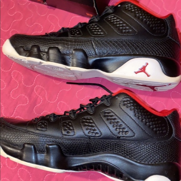 Retro 9 low’s - Picture 2 of 3